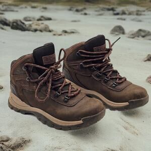 Columbia Women’s Newton Ridge Plus Waterproof Hiking Boots Brown 7.5